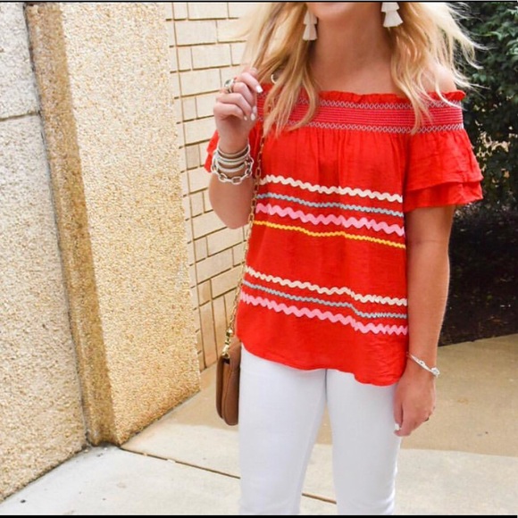 entro Tops - Off the shoulder Riff Raff Top- WHITE